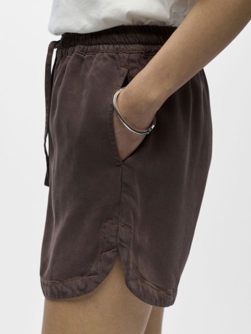 23046631 Seal Brown
