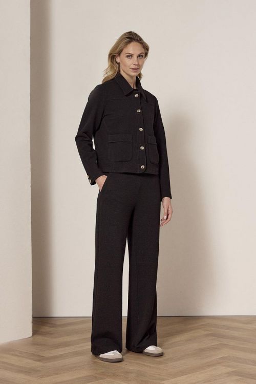 E01-18-101 00900 Black