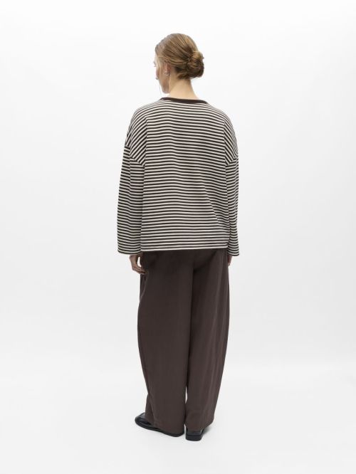 23050562 Seal Brown STRI